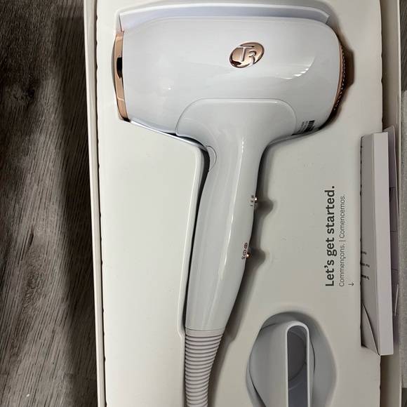 T3 Fit Hairdryer and Round Brush - Picture 2 of 4